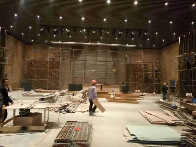 燈具安裝施工現場